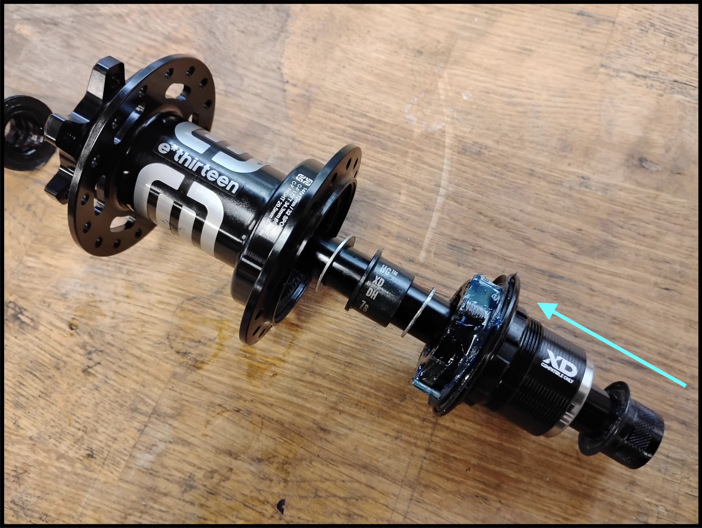 Image Showing Axle:freehub hardware sliding into hubshell.png
